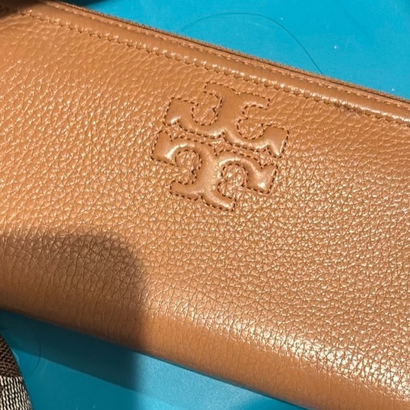 Tory Burch Camel Leather Zip Wallet - Picture 2 of 7